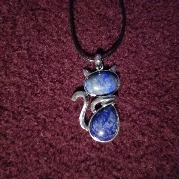 NWOT, Lapis lazuli gemstone cat pendant, silver plate, artisan, unisex - Picture 4 of 4